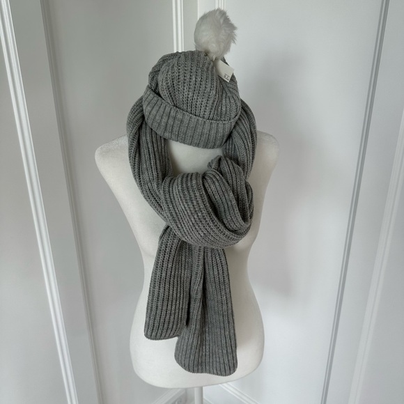 Amazon Essentials Gray Scarf and Pom Pom Hat Set NWT - Picture 1 of 7